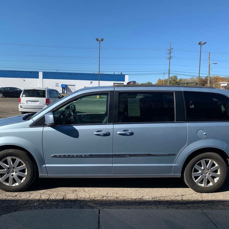 2016 Chrysler Town & Country Touring FWD